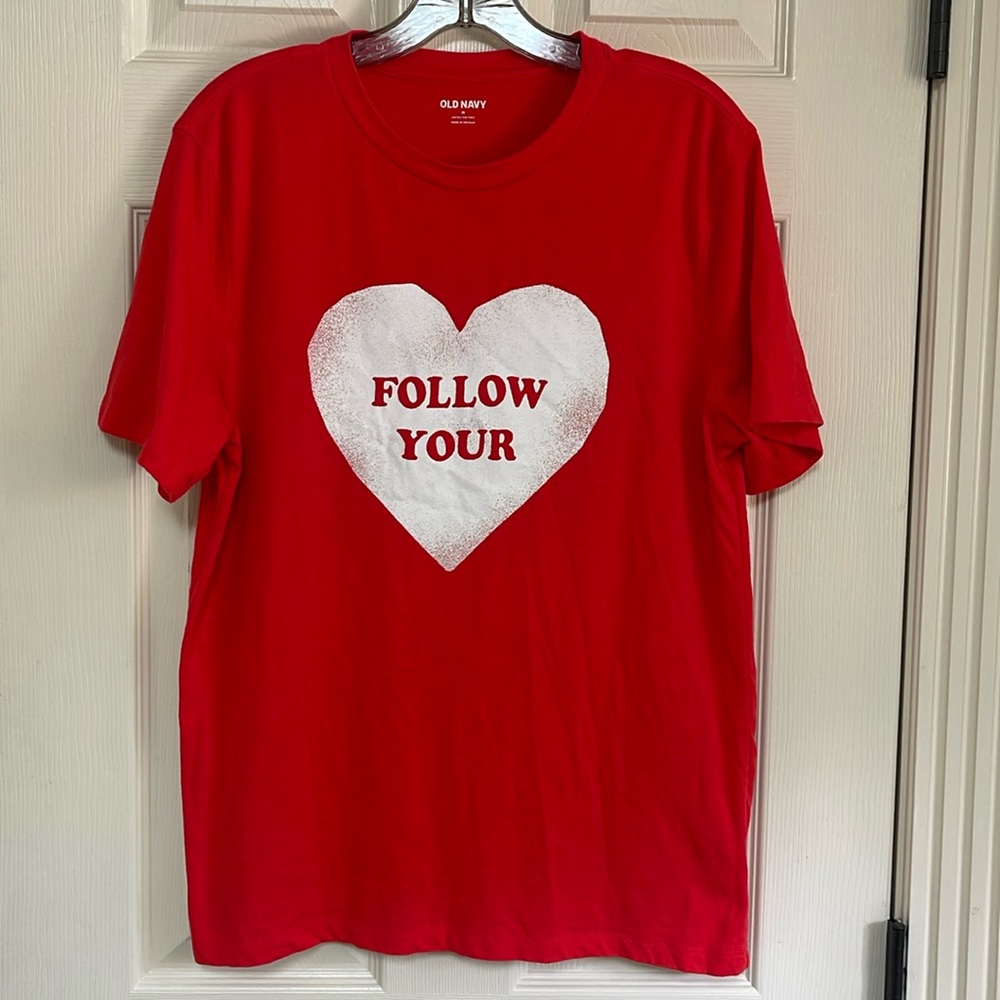 Old Navy red/white size medium short sleeve shirt. Great condition